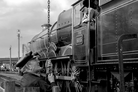 The driver holds onto the chain that releases water from the tank while Didcot based Graham Dryden looks on.