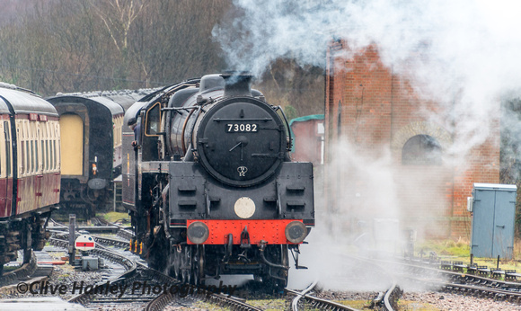 Things brightened up when I saw Standard 5 no 73082 approaching.
