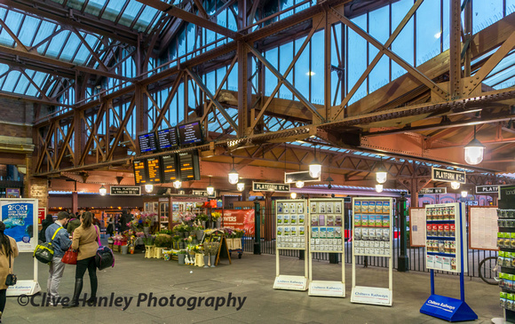The increasingly cluttered concourse at Moor Street.