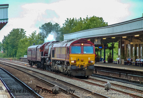 EWS Class 66 no 66057 arrives at Leamington Spa with the light engine move to London of 46233