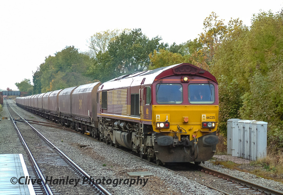 Class 66 no 66235 drops down the grade on the approach to Warwick station