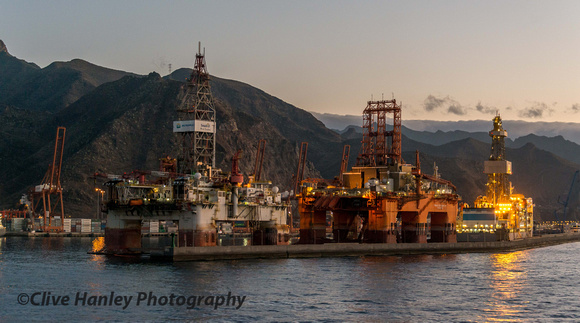 I was surprised to find so many gas/oil rigs around the harbour.