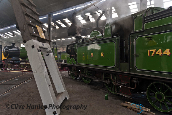 Standing adjacent to the shear legs in GNR livery is Gresley N2 0-6-2 no 69523 (as 1744)