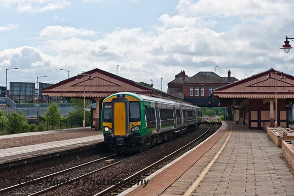 2K08 - Dorridge to Kidderminster passes through Platform 2 with unit 172332