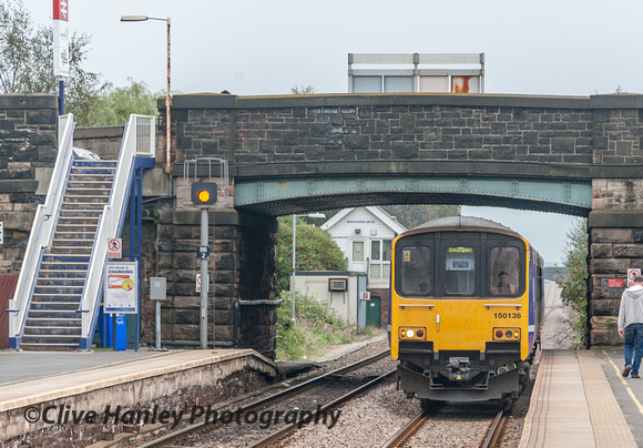2 car unit 150136 - 2F85 from Huddersfield to Southport arrives at Burscough Bridge 8mins late