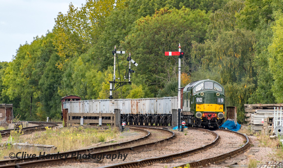 D6700 arrives into Swithland loop line.