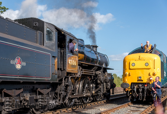 As 43106 passed the stationary Deltic 55019 an exchange of greetings was passed.