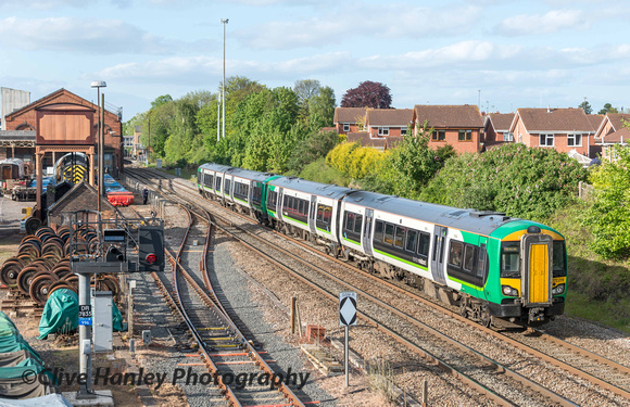 The 17.19 Whitlocks End to Worcester Foregate Street service departs Kidderminster
