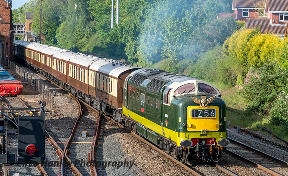 D9009 Alycidon finally gets underway from Kidderminster with the return to London Victoria.