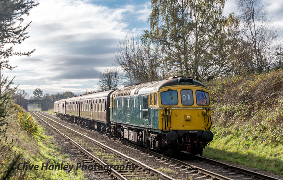 D6535 approaches the A6 bridge with the 9.50 local from Rothley