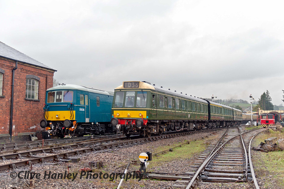 The DMU is passing electro-diesel no E6036