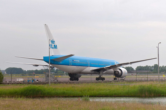 KLM-Royal Dutch Airlines - Boeing 777-206 at Schiphol