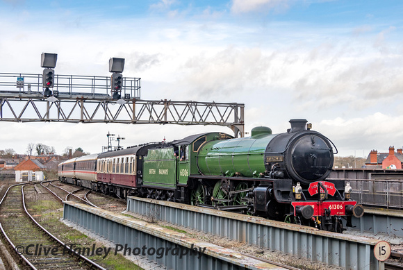 61306 pulls into Shrewsbury platform 4