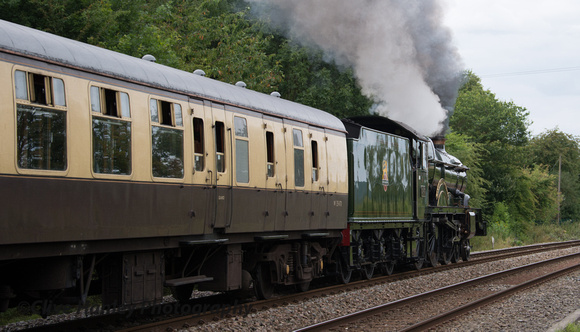 5043 Earl of Mount Edgcumbe heads away northwards with The Shakespeare Express.
