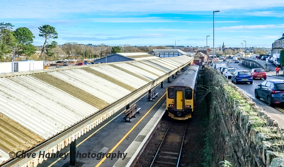 The bay platform is used for the branchline train to Falmouth Docks.. Unit 150219.