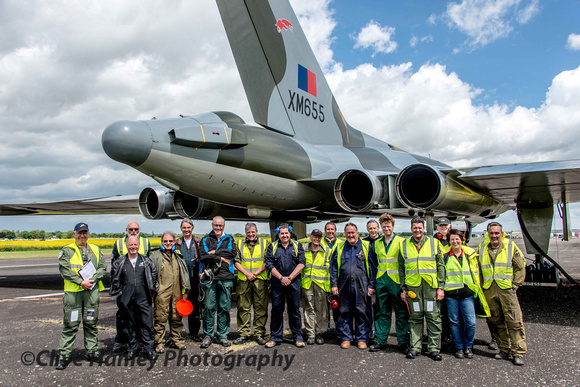 The XM655 ground crew together with ex RAF pilots and officers.