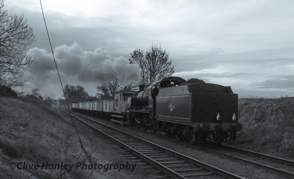 Maunsell "U" Class 2-6-0 was the other guest loco. It is seen approaching Woodthorpe.