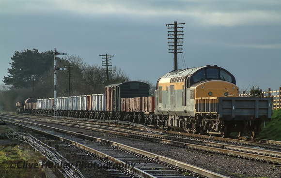 Class 37 no 37255 (D6955) lies in the east sidings at Quorn.