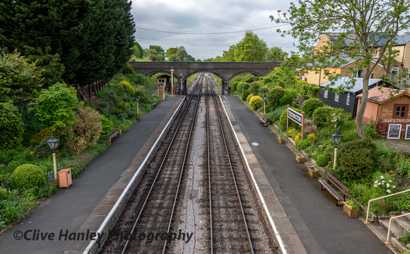 A view north from the footbridge at Toddington