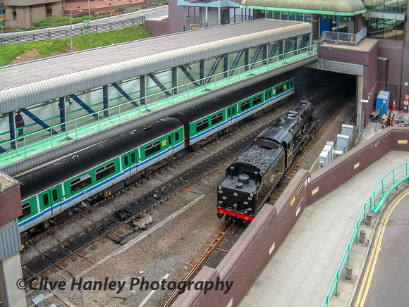 I walked to the far end of the car park while 45305 travelled through Snow Hill tunnel to Moor St.