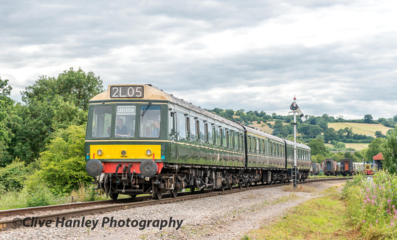 The DMU slowly rounds Chicken Curve on its return from Winchcombe to Toddington