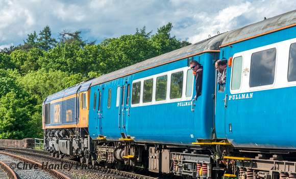 Class 66 no 66771 with the Blue Pullman carriages.
