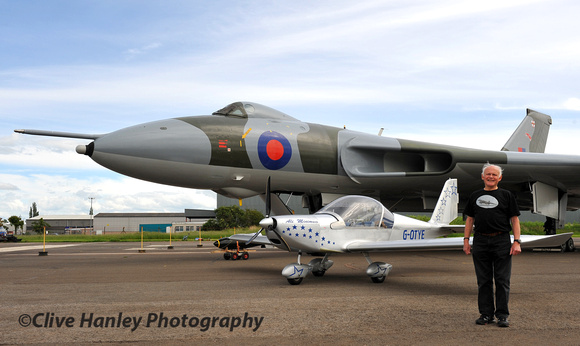 15.50pm. Vulcan Jon Tye stands with his own aircraft in front of XM655.