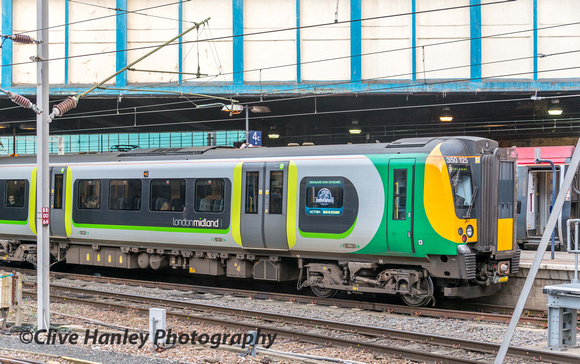 I'm unsure whether the London Midland green livery will go completely so wanted to capture a few.