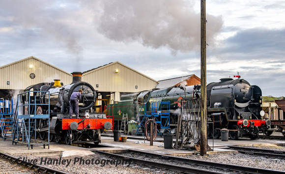 Alongside 35006 is ex GWR Manor Class 4-6-0 no 7820 Dinmore Manor