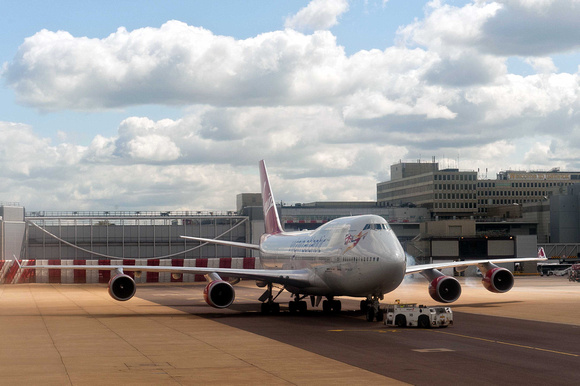A Virgin Atlantic Boeing 747-400 powers up.