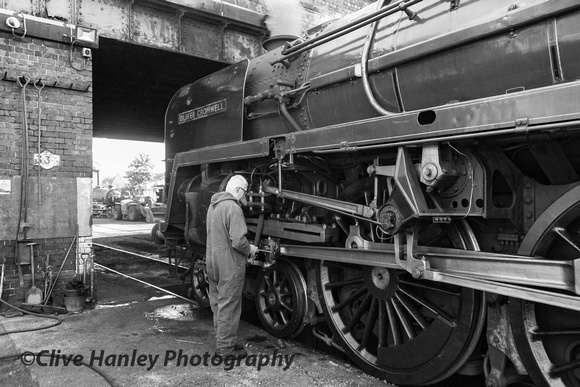 70013 Oliver Cromwell being inspected by Tom Tighe