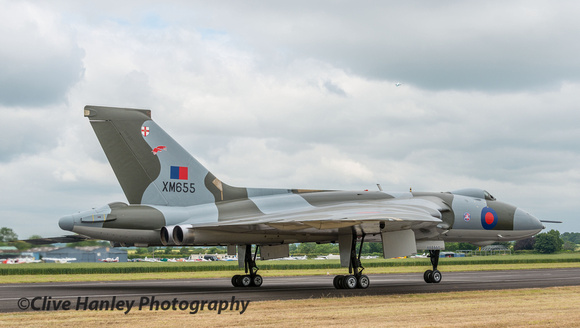 The Rapide was held up circling until XM655 had vacated the runway.