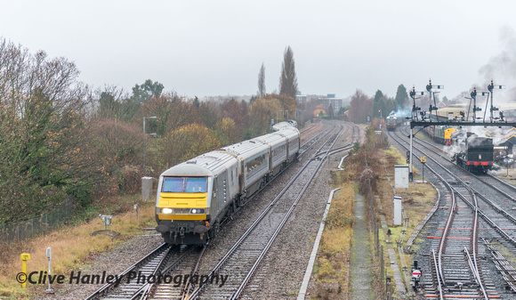 The Chiltern unit is now returning out of the sidings and will form the 9.10 to London