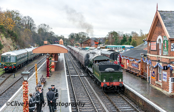 A view of Bewdley from the footbridge with 2857 awaiting passage north