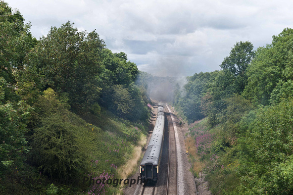 4936 Kinlet Hall takes The Shakespeare Express away towards the north