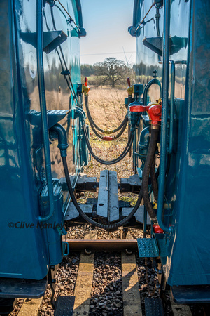 The umbilicals connecting the two carriages.