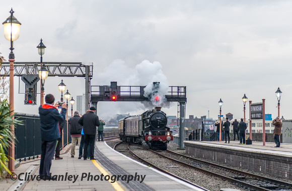 The ecs working to Birmingham Moor Street arrives from Tyseley with Castle Class 4-6-0 no 7029 Clun Castle
