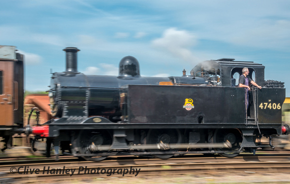 A panning shot of 47406 as it arrives at Quorn from the south