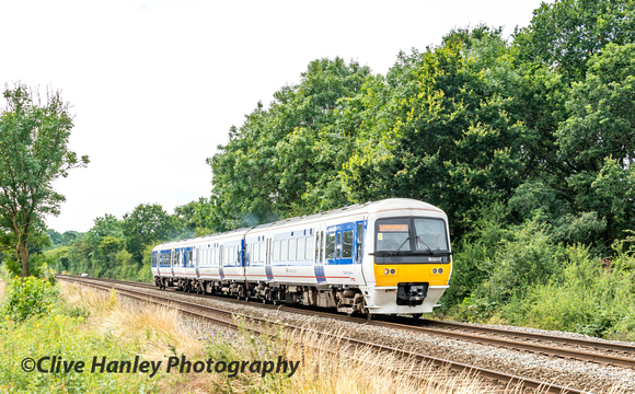 The 12.19 from Stratford to Leamington Spa is formed of unit 165032