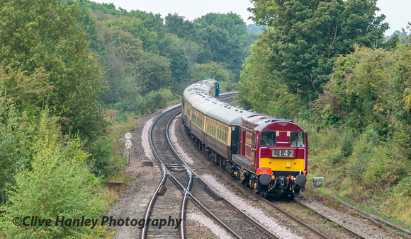 Class 20 no. 20142 approaches Hatton station at speed on the outward leg to Warwick.
