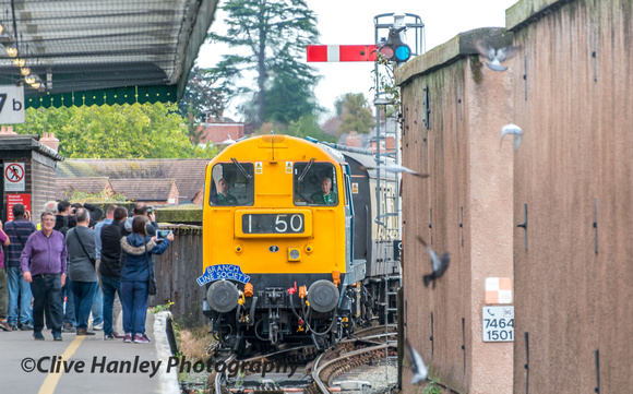 20189 brings the train into Shrewsbury's platform 7
