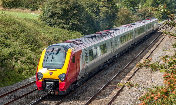 Another northbound Virgin Voyager. Still no sign of the Blue Pullman....13.32