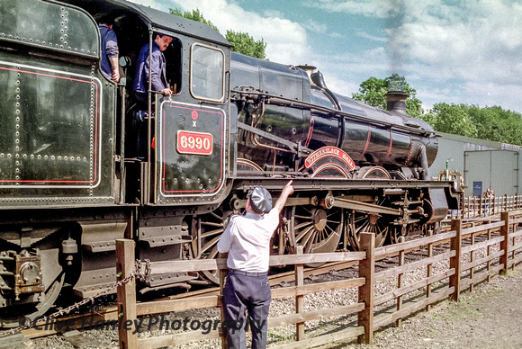 Leicester's that way! 6990 Witherslack Hall at Rothley