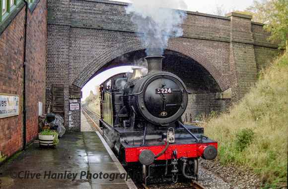 5224 enters Rothley station light engine.