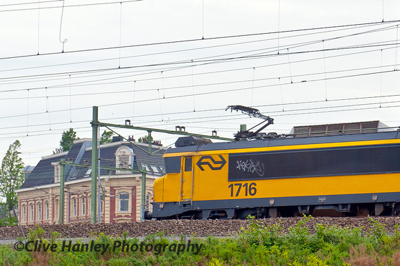 NS-Rail Class 1700 loc no 1716. These are similar to Class 1600/1800 but have automatic couplers.