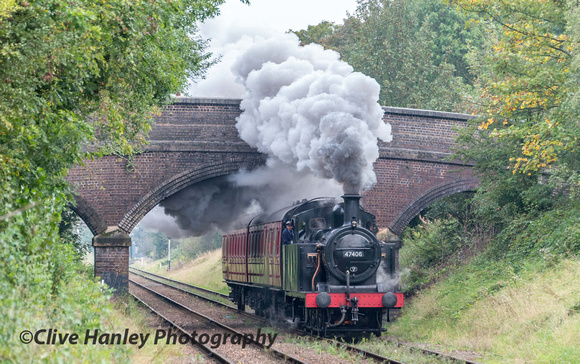 47406 has passed beneath the small bridge after Charnwood Water