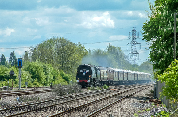 Bulleid Battle of Britain Pacific no 34067 Tangmere approaches Didcot with the excursion from London Victoria to Oxford