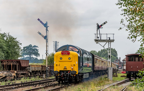 Another outing for the GCR Silly Headboard as 55019 departs Quorn with 37714 & D8098 hanging off the back.