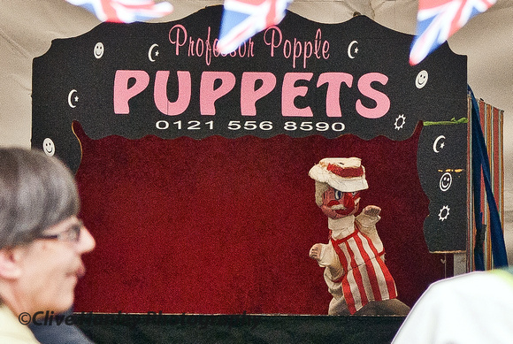 Back at Arley station and Professor Popple's Puppets were entertaining a healthy crowd of young children.