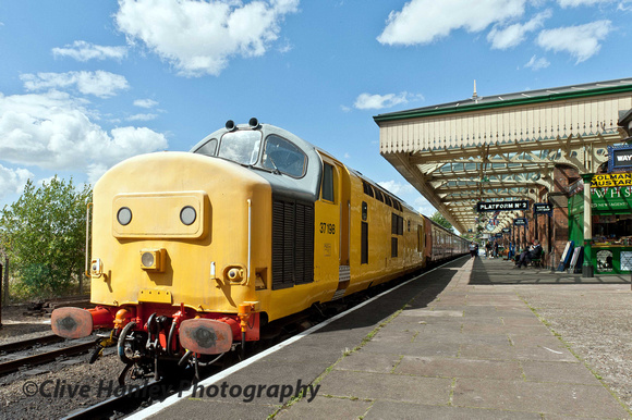 37198 stands at Loughborough station